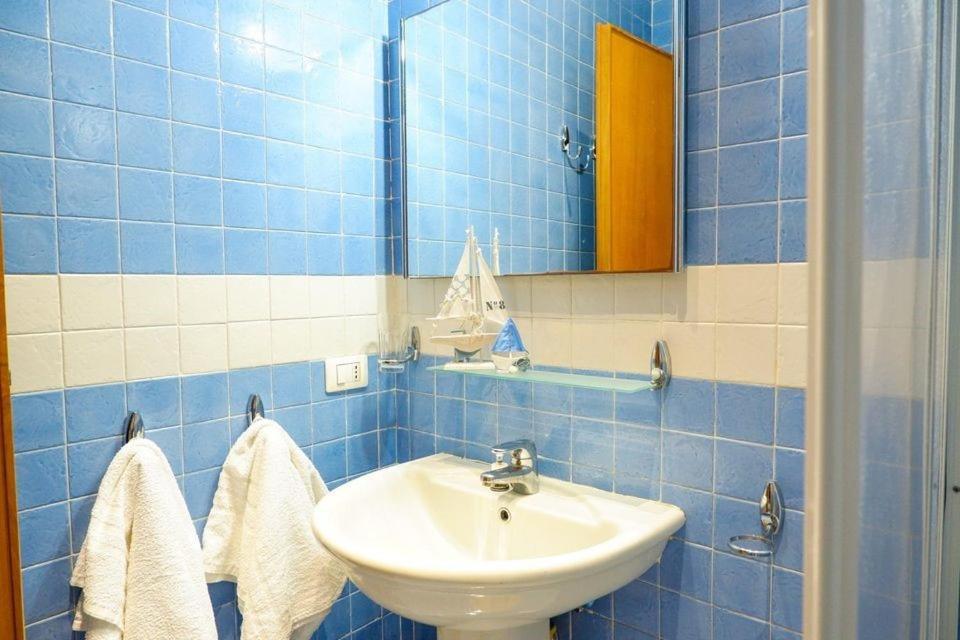 イスキア島La Casa Di Antoniaアパートメント エクステリア 写真